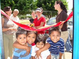 Fundación con tus manos construimos A.C.